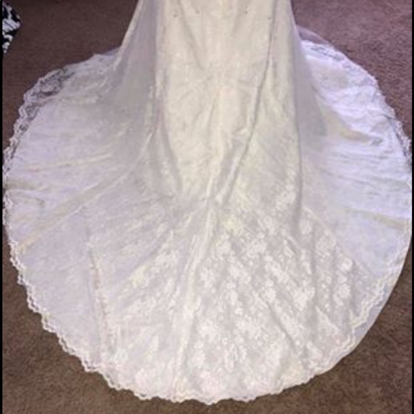 Wedding gown - Picture 1 of 8